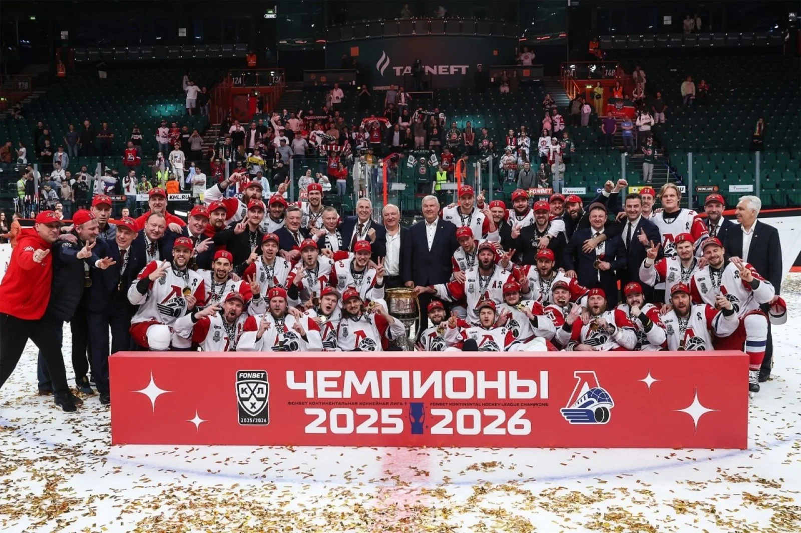Хоккеисты «Локомотива» (hclokomotiv.ru)