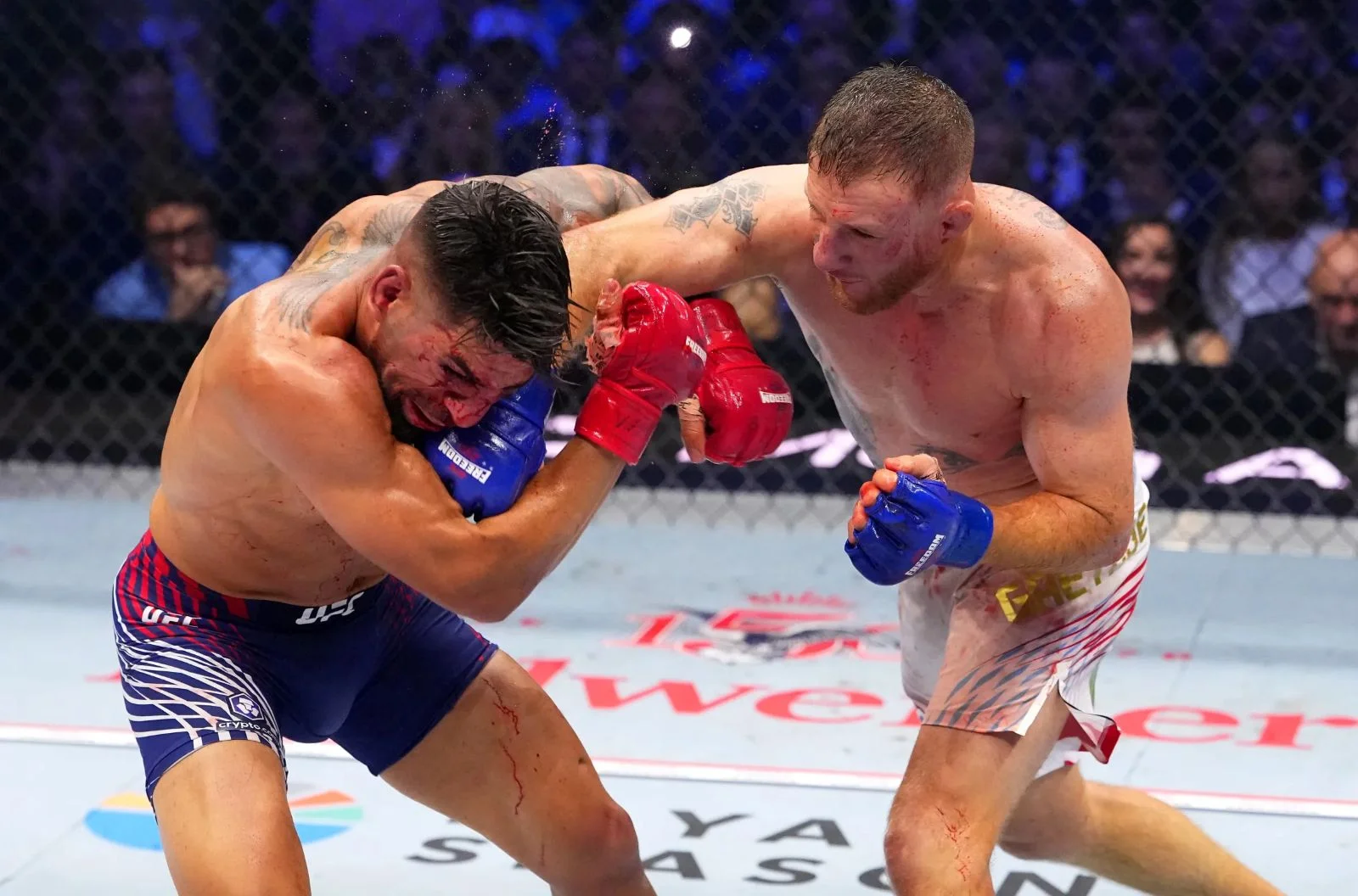 Гейджи победил Топурию и стал новым чемпионом UFC в лёгком весе