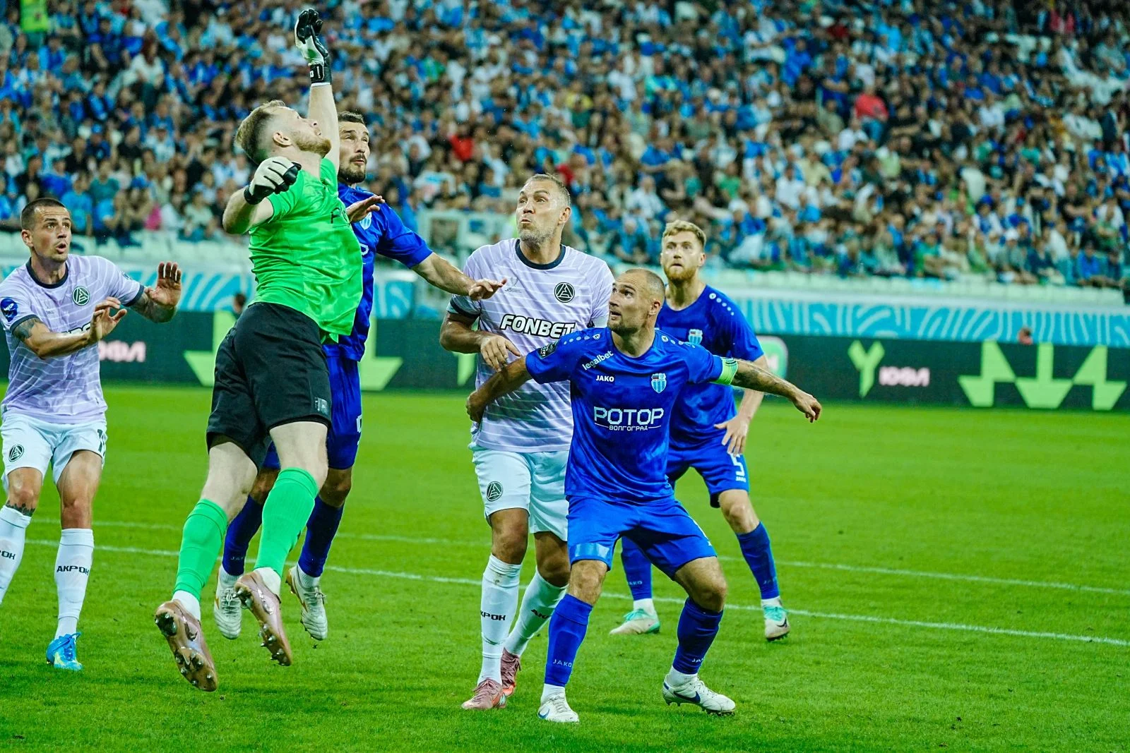 Никита Чагров и Артем Дзюба. Фото: vk.ru/fc.rotor