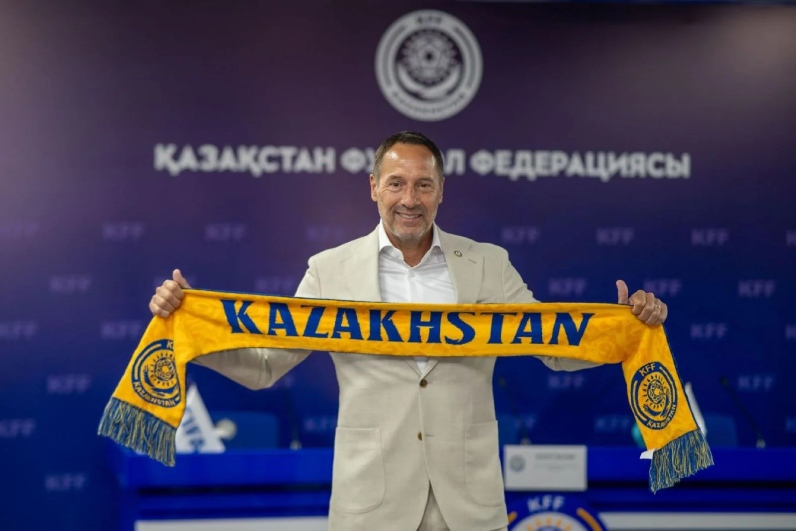 Новым главным тренером сборной Казахстана станет Джон вант Схип