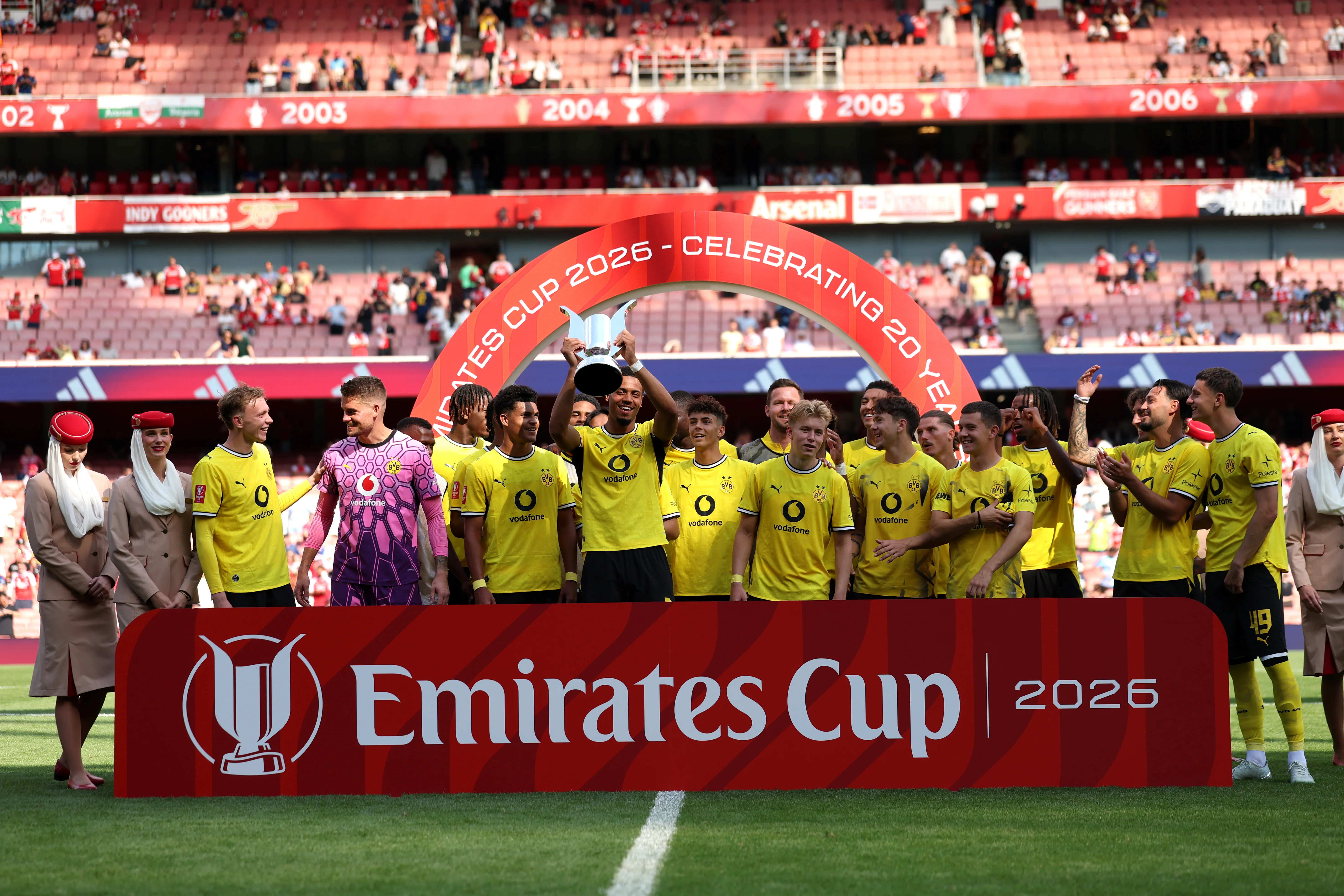 «Арсенал» впервые за пять лет проиграл Emirates Cup. На победе «Боруссии» зашел коэффициент 35,00