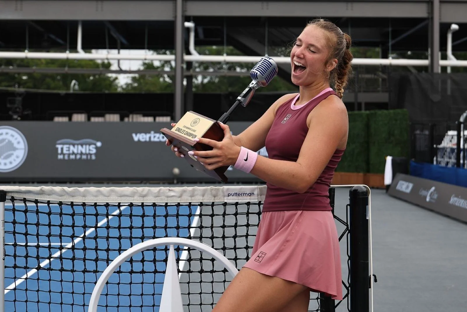Российская теннисистка Лютова в 16 лет поднялась на 103 места в рейтинге WTA