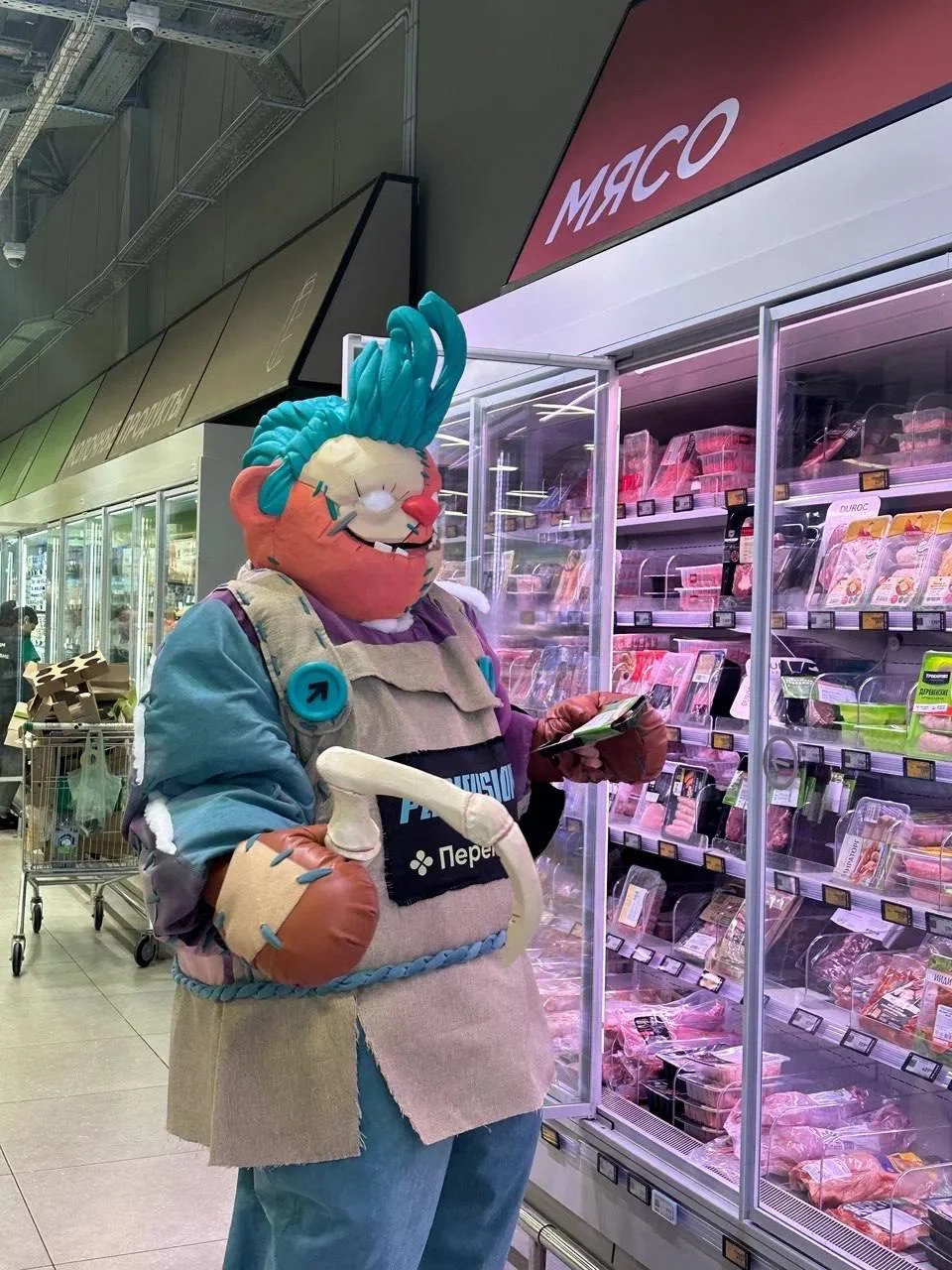 Fresh Meat! Пудж из Dota 2 появился в мясных отделах «Перекрёстка» в поддержку PARIVISION